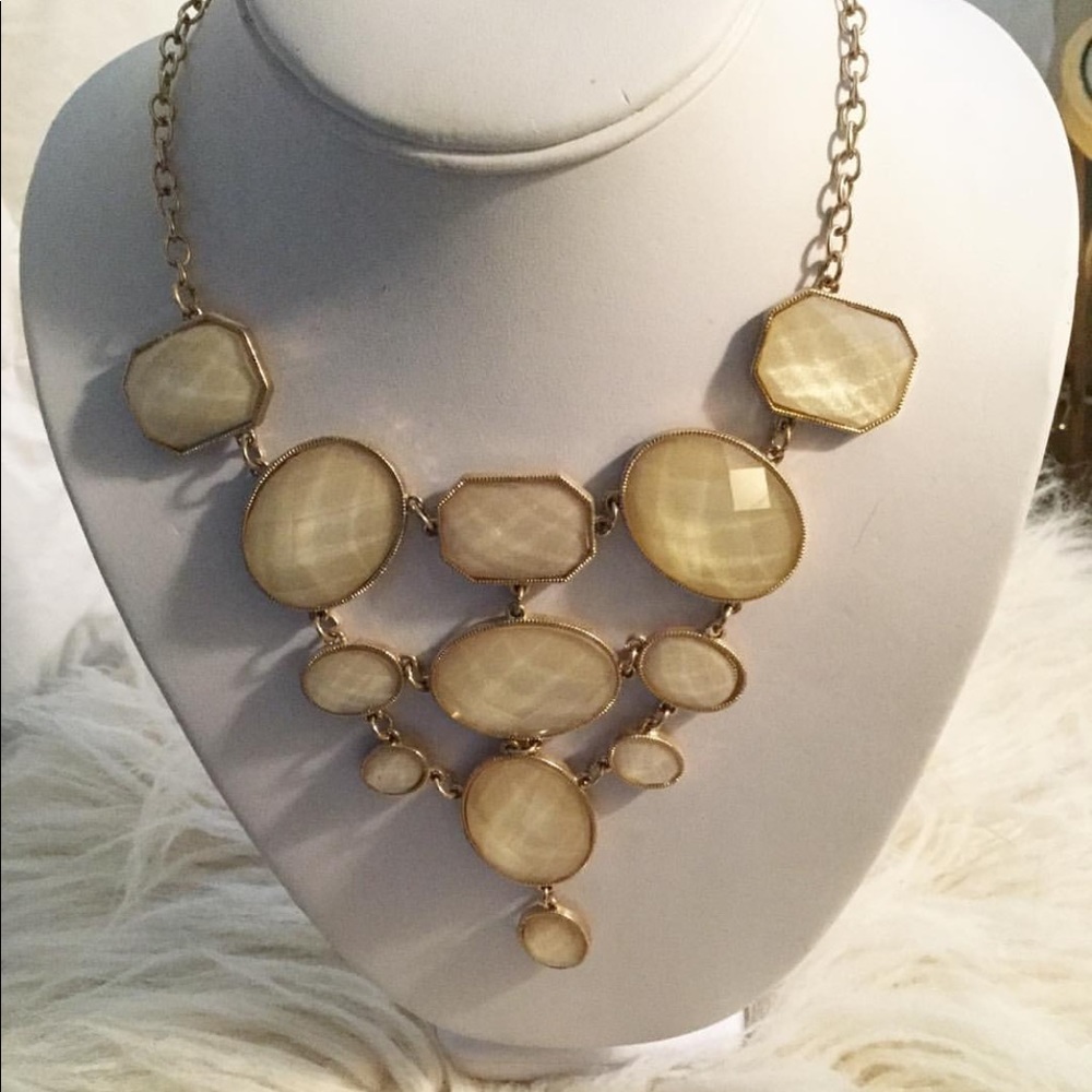boutique cream stone necklace w/ gold chain